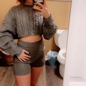 ▪️Sweater Biker Shorts & Cropped Pull Over Set 🍂